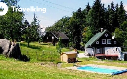 Ubytování v Jizerských horách s venkovním bazénem - Pohadková chaloupka ve Sladké díře