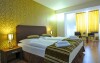 Ubytování nabízí hotel v komfortně zařízených pokojích