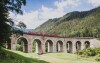 Jedinečný výhled na alpskou přírodu spolu s historickou železnicí