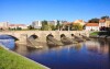 Zavítat můžete třeba na nejstarší kamenný most ve střední Evropě
