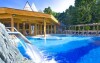 Bazény s průzračně čistou vodou pro váš dokonalý odpočinek