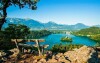 Podíváte se i do Bledu, kde najdete toto kouzelné jezero