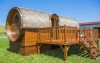 Ubytovat se můžete i ve stylovém dřevěném sudu