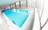 Neomezeně můžete využívat bazén v hotelu Šachtičky