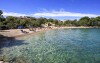 Kamienková pláž pri hoteli Blue Waves Resort **** Chorvátsko