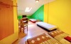 Ubytovaní budete v izbách vo veselých farbách