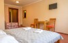 A szálloda szobái kényelmesen berendezettek