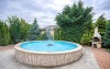 Zahrada s bazénem a posezením, Penzion Pulse Podhájska