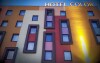 Už samotná budova Hotela Color *** hýri pestrými farbami