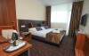 A szálloda elegáns szobái korszerűen felszereltek
