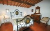 Pokoj s tradičním nábytkem Hotel Il Colombaio *** Itálie