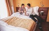 A szállodai szobák kényelmesen berendezettek