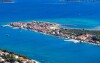 Ostrov Krapanj blízko Šibeniku, Dalmácie, Chorvatsko