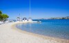 Jadranské more, pláž na ostrove Krapanj, Chorvátsko