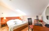Kényelmes tetőtéri szoba a Hotel Park **** Lovran-ban