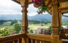 Obdivovat můžete okolní krajinu třeba z balkonu