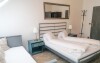 Třílůžkový pokoj s manželskou postelí, Penzion U Švarců ***