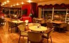 Přímo v hotelu Slávia se nachází nekuřácká kavárna Slávia
