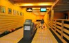Nachádzajú sa tu dve bowlingové dráhy, areál Skiland Ostružná