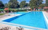 Élvezze a nagyszerű szabadtéri medencét, a Hotel Korekt***, Pöstyénben