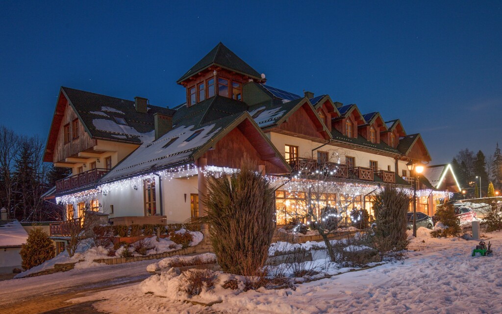 Hotel Kinga **** u Čorštýnského jezera, Polsko blízko Pienin
