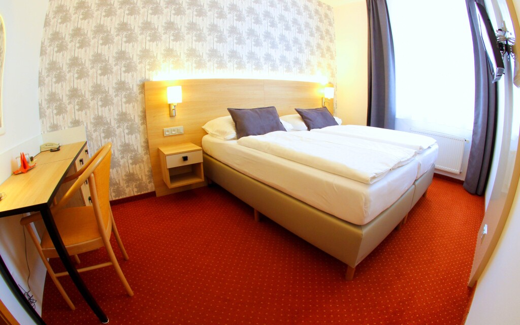 Dvoulůžkový pokoj, Hotel Flora ***