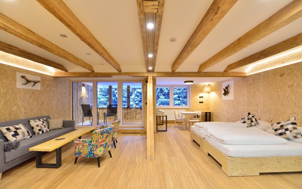 Útulné dřevěné pokoje, Resort Montanie, Jizerské hory