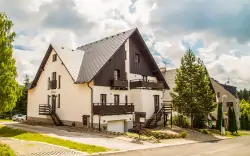 Pobyt v Krkonoších blízko atrakcí: Harrachov v Penzionu U Bernardýna s polopenzí a slevou na bobovou dráhu