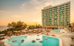Makarska: Nyaralás a tengerparton a [PLACES] Dalmacija Hotel by Valamar ***-ban, félpanzióval és medencével