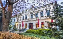  Romantika na Jižní Moravě: Hotel Drnholec *** s polopenzí a relaxem v privátních lázních + sekt a jahody