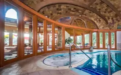 Bükfürdő: Fényűző pihenés a Hotel Piroska ****-ban korlátlan wellnessel, félpanzióval és 5 év alatt ingyen