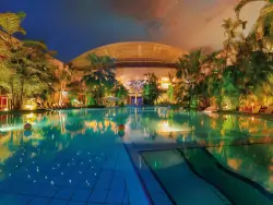 Zábava aj relaxácia v najväčších kúpeľoch na svete: Vstup do Therme Erding (185 000 m²) a prémiové ubytovanie