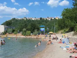 Pláž, Hotel Omišalj **, Omišalj, ostrov Krk, Chorvátsko