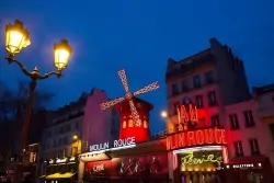 Moulin Rouge v Paříži 