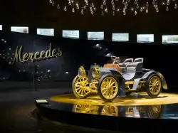 Belépő a Mercedes-Benz Múzeumba Stuttgartban és pihenés egy prémium szállodában