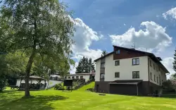 CHKO Žďárské vrchy: Pobyt v Hotelu a Penzionu Pegas *** se snídaní + sportovní vyžití, venkovní gril a hřiště