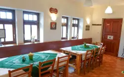 Součástí penzionu je i pravá vesnická hospůdka