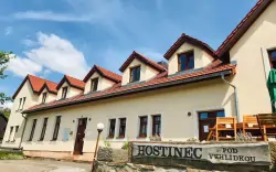 Pobyt nedaleko Zoo Dvůr Králové v Penzionu Pod Vyhlídkou se snídaní, infrasaunou a lahví vína + stolní tenis