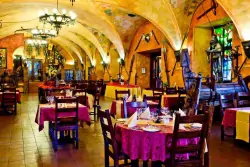 Étterem, Pytloun Old Armoury Hotel Prague ****, Prága