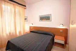 Posteľ, Rezidencia Sant'Anna, Pietra Ligure, Taliansko