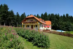 Bílé Karpaty blízko hranic, Strážnic a Luhačovic: Penzionu Mikulčin vrch 799 m n. m. + snídaně formou bufetu