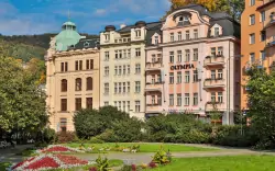 Centrum Karlových Varov pri kolonáde v Olympia Wellness Hoteli **** s polpenziou, wellness a procedúrami