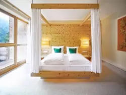 Baldachinos hálószoba, Arosea Life Balance Hotel *****, Santa Valpurga, Olaszország