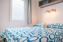 Spálňa s posteľou, Camping Baia Verde, Manerba del Garda (BS), Taliansko