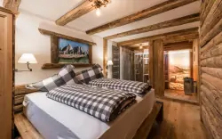 Rustikálna spálňa, Hotel Bergschlössl ****, Lüsen