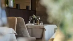 Éttermem asztalokkal, Hotel Solea Südtirol ****, Schenna, Olaszország