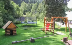 Pro děti jsou tu prolézačky i trampolína