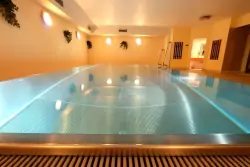 Beltéri medence, Alpenhotel Marcius ***, Nassfeld, Ausztria
