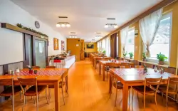 Az étteremben házi készítésű ételeket szolgálnak fel