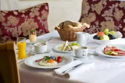 Reggelizőasztal, Hotel Auhof ****, Grossarl, Ausztria
